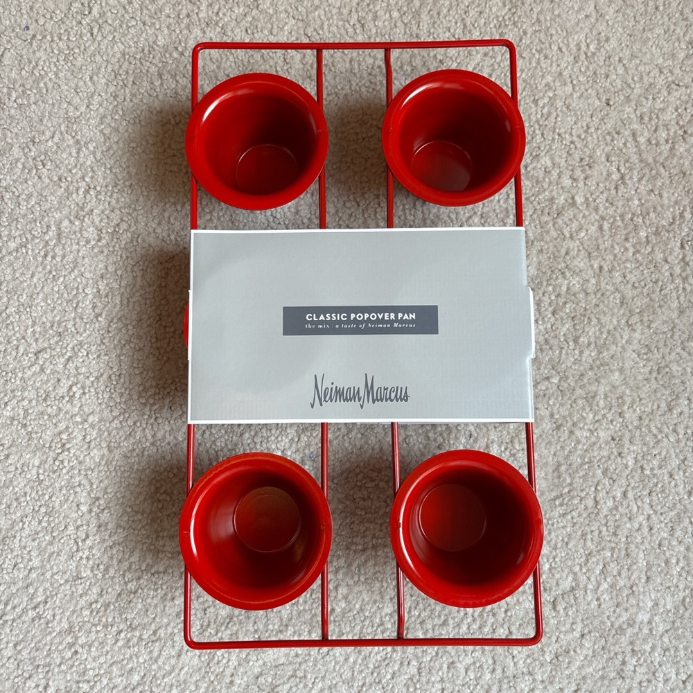 New in box NEIMAN MARCUS pop-over pan